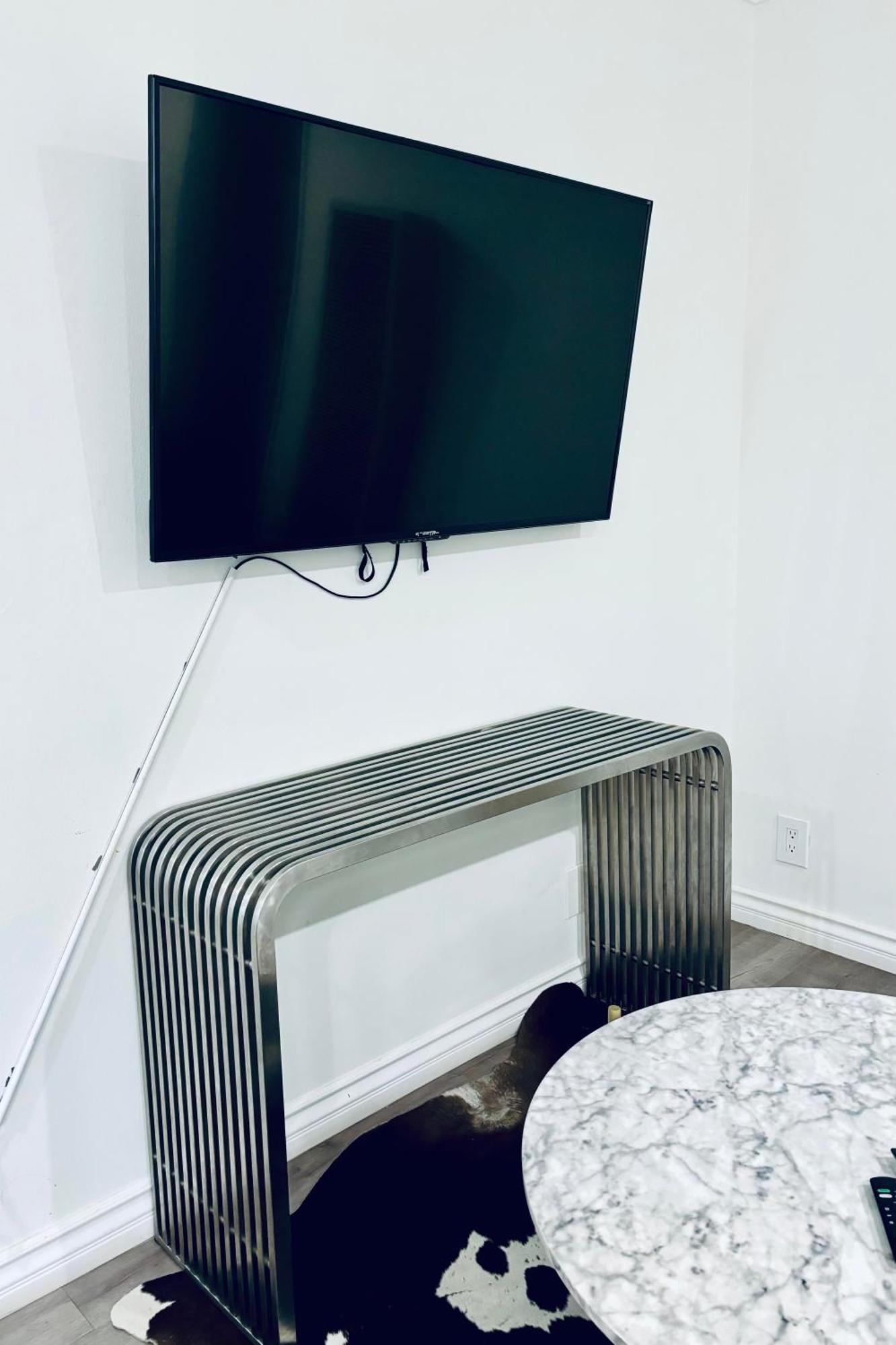 Appartamento Modern, 1 Bed Condo, Downtown Century *
