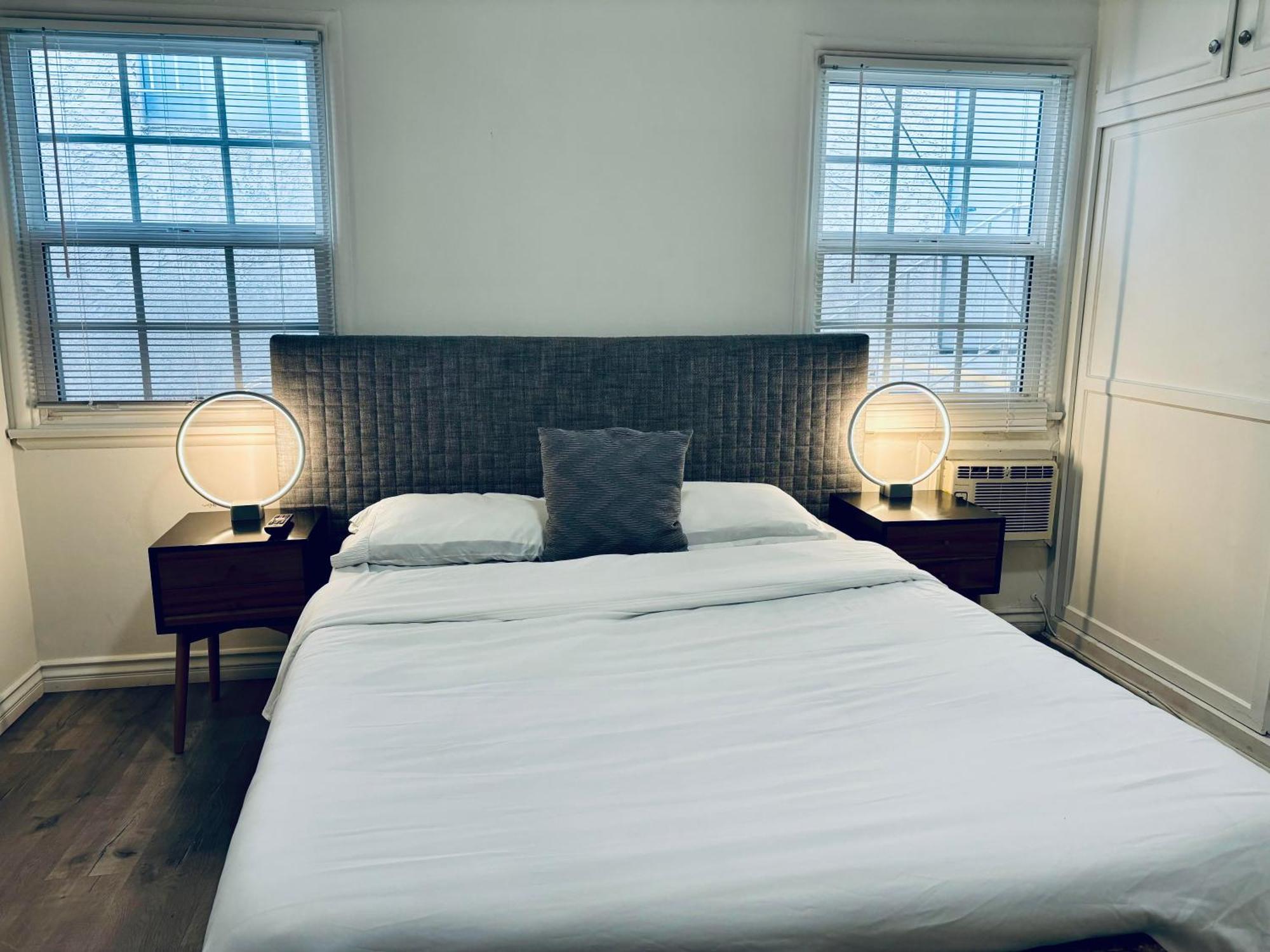 Modern, 1 Bed Condo, Downtown Century Appartamento