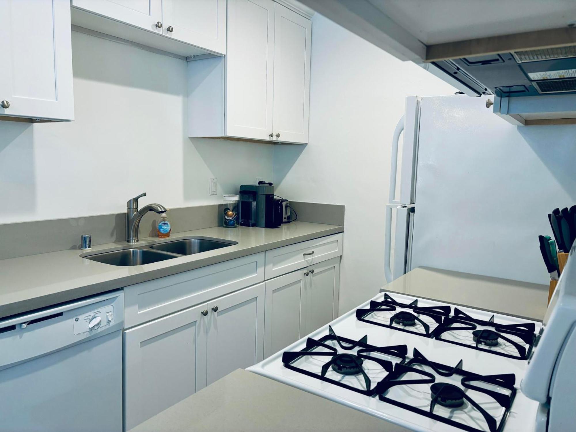 Modern, 1 Bed Condo, Downtown Century Appartamento *